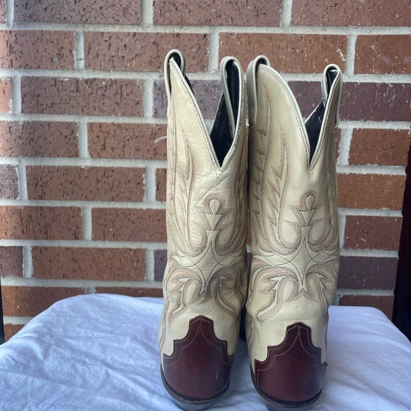 Two-Tone Western Leather Boots - Picture 3 of 5
